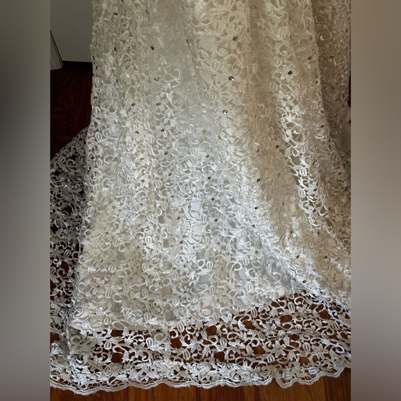 Wedding Dress - Picture 4 of 6